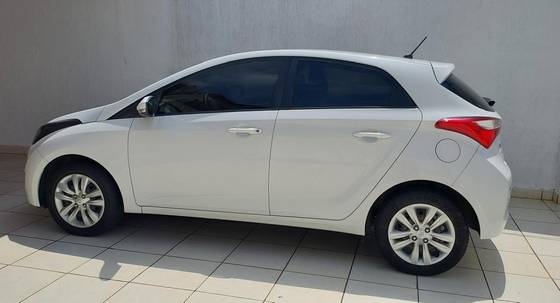 HYUNDAI HB20 1.0 COMFORT PLUS 12V FLEX 4P MANUAL